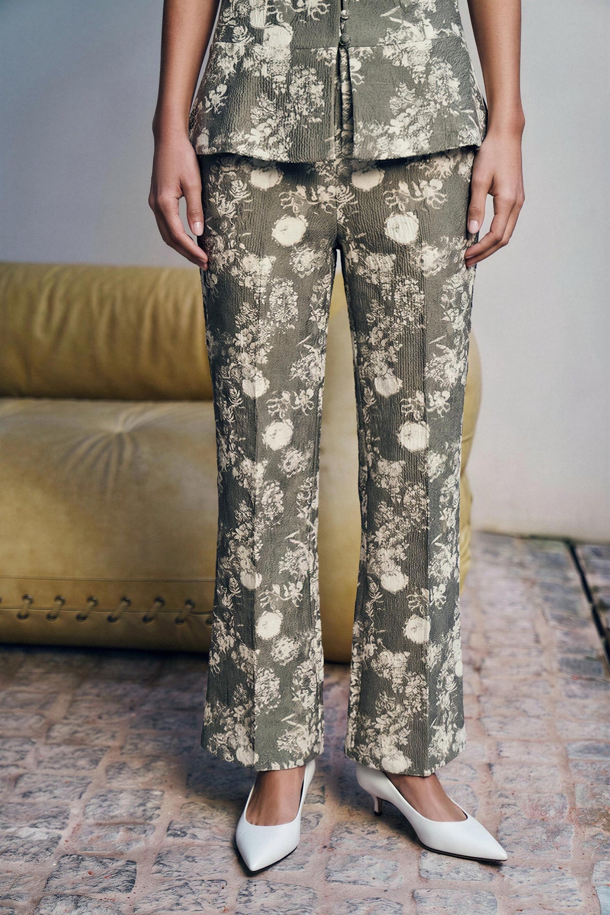 #5c5143, Gris taupe